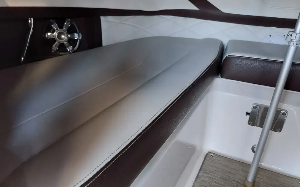 slider 15 Regal 2300 bow rider