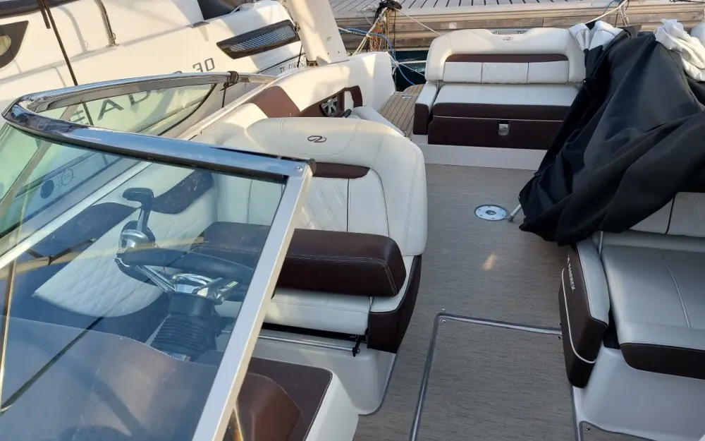 slider 17 Regal 2300 bow rider