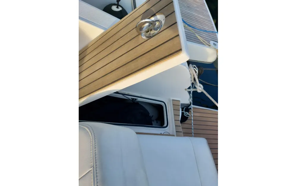 slider 18 Regal 2300 bow rider