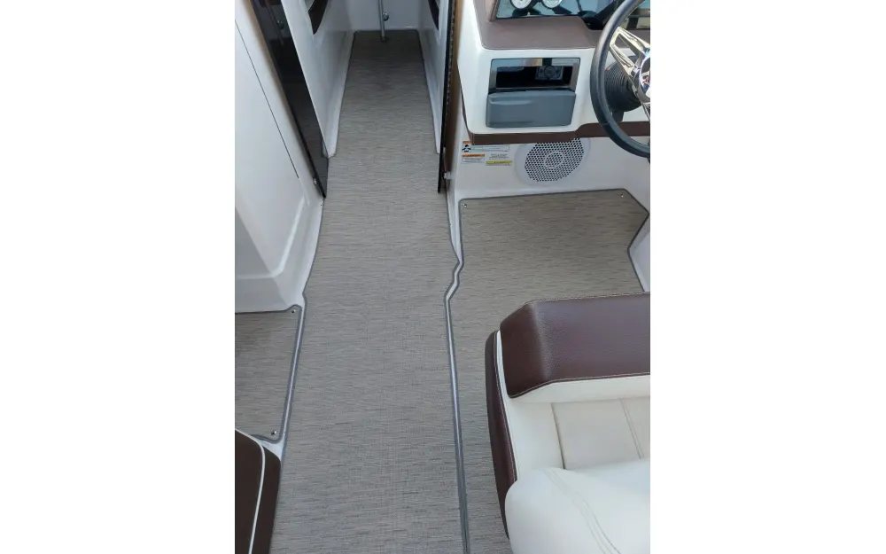 slider 21 Regal 2300 bow rider