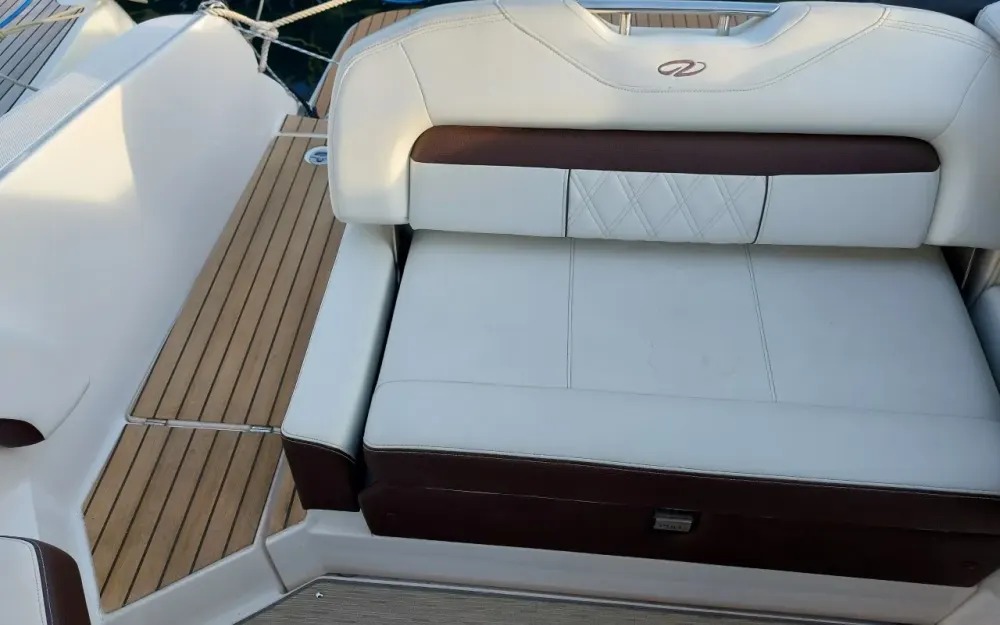 slider 3 Regal 2300 bow rider