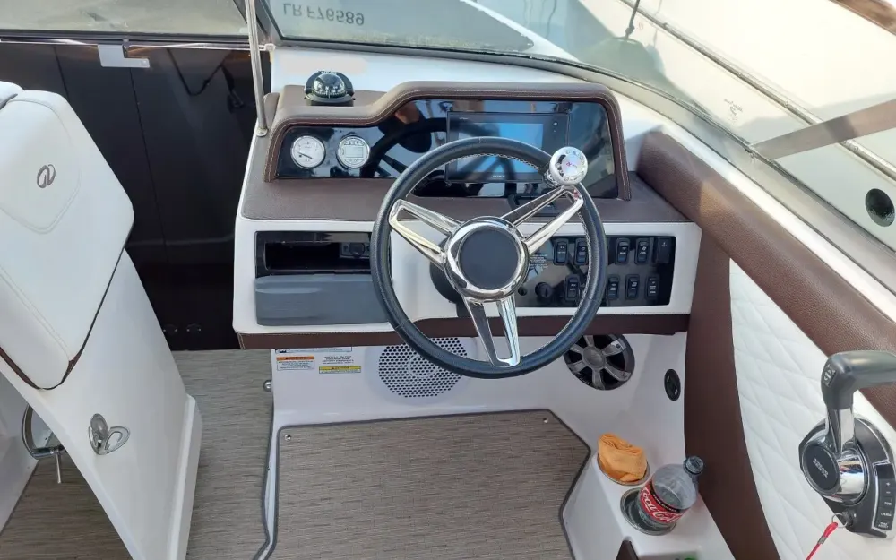 slider 4 Regal 2300 bow rider
