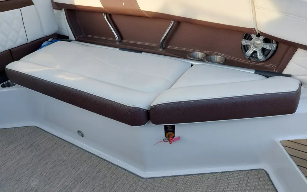 slider 6 Regal 2300 bow rider