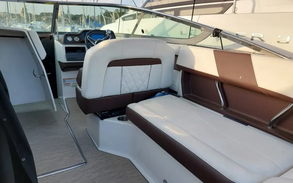 slider 8 Regal 2300 bow rider