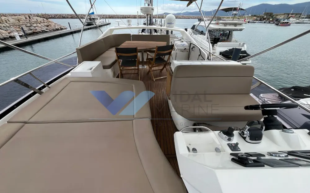 slider 15 Jeanneau Prestige 500 Fly