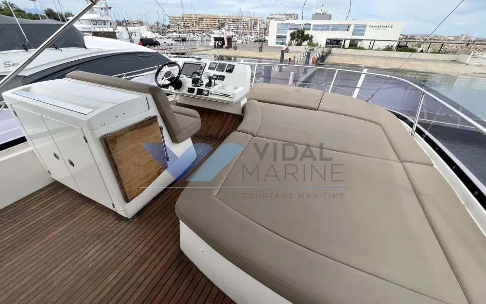 slider 18 Jeanneau Prestige 500 Fly