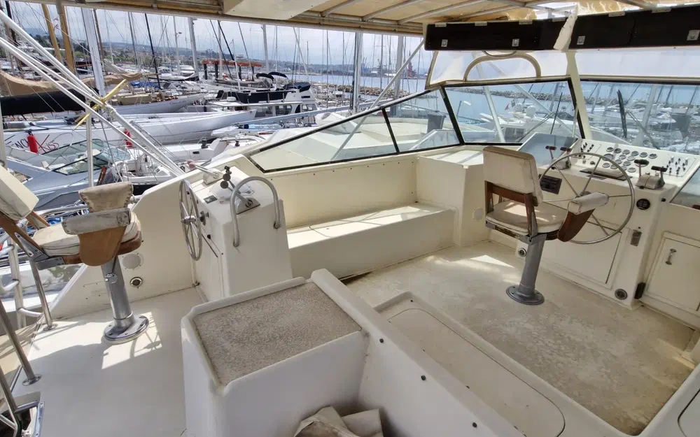 slider 9 Hatteras 60