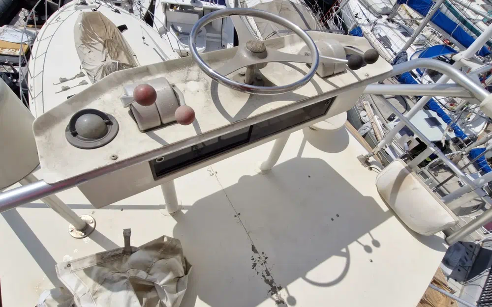 slider 12 Hatteras 60