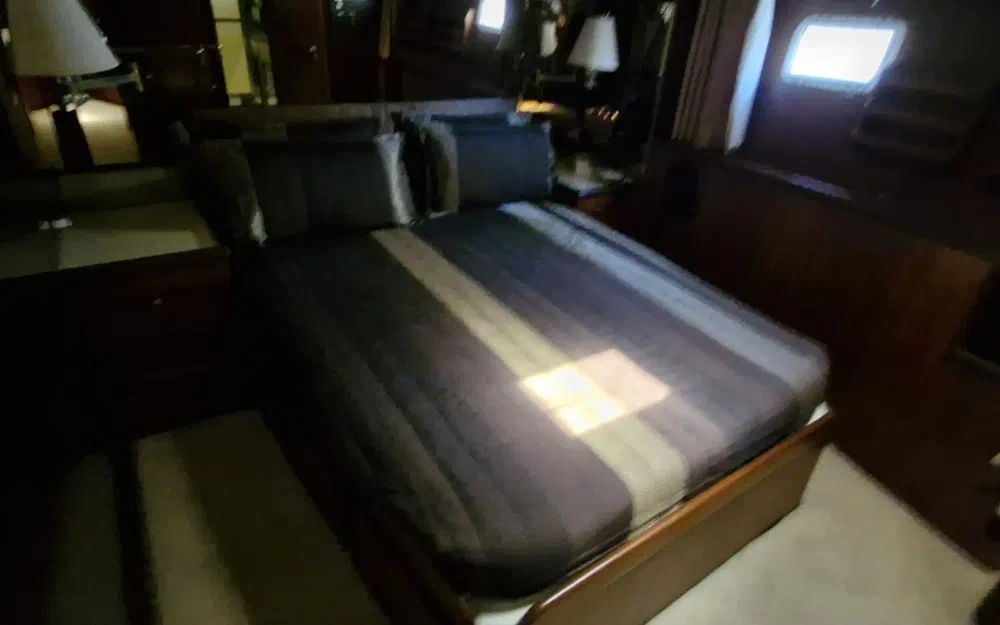 slider 15 Hatteras 60