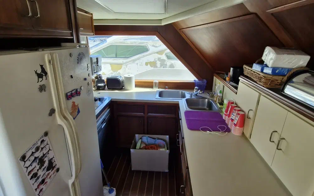 slider 6 Hatteras 60