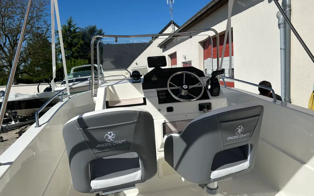 slider 3 Pacific Craft  545 Open