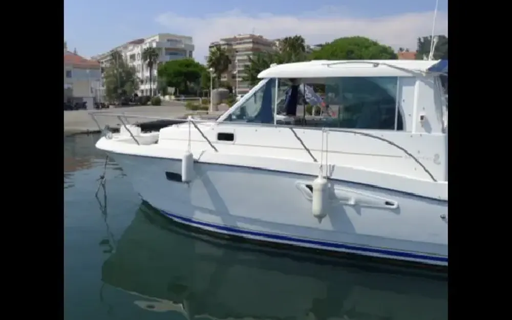 slider 1 Beneteau Antares 7.60