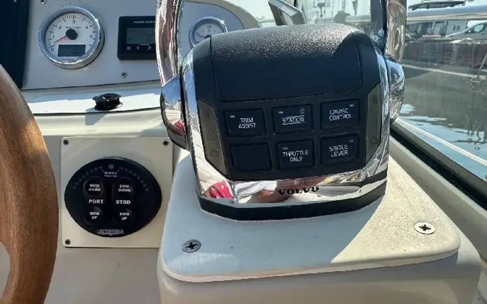 slider 14 Sealine Bolero 28