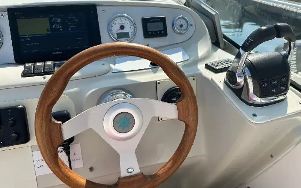 slider 15 Sealine Bolero 28