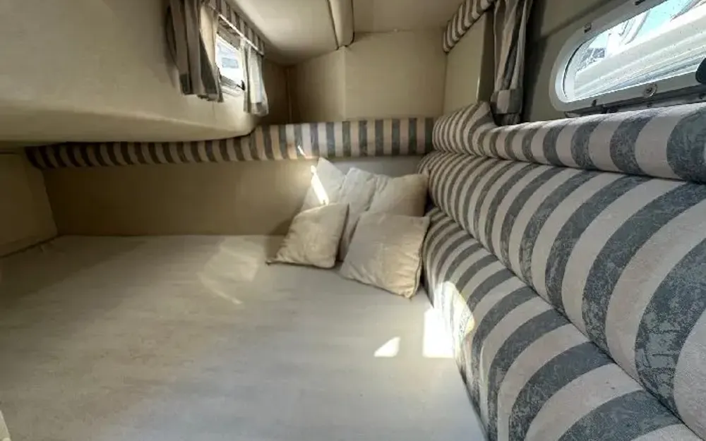 slider 22 Sealine Bolero 28