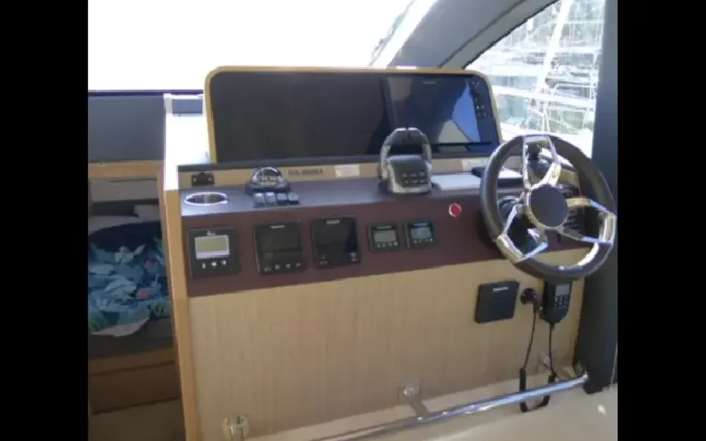 slider 26 Sealine  F430