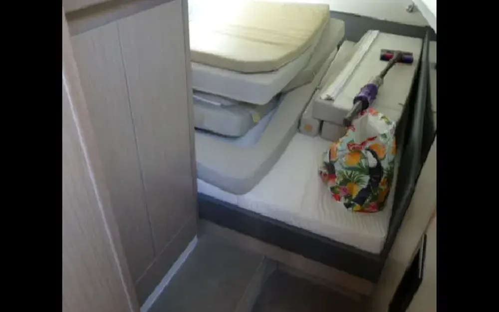 slider 32 Sealine  F430