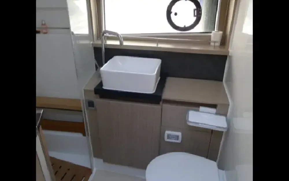 slider 33 Sealine  F430