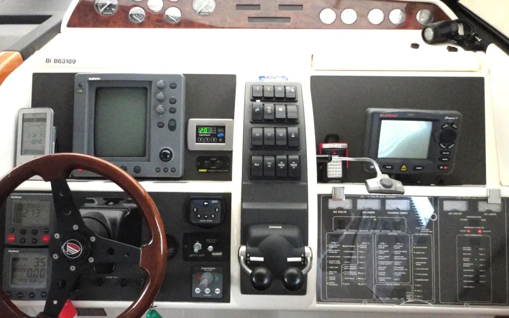 slider 15 Fairline Phantom 50