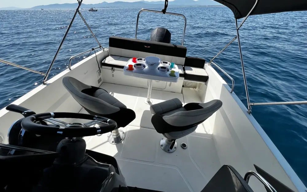 slider 4 Beneteau Flyer 6.6 SUNdeck