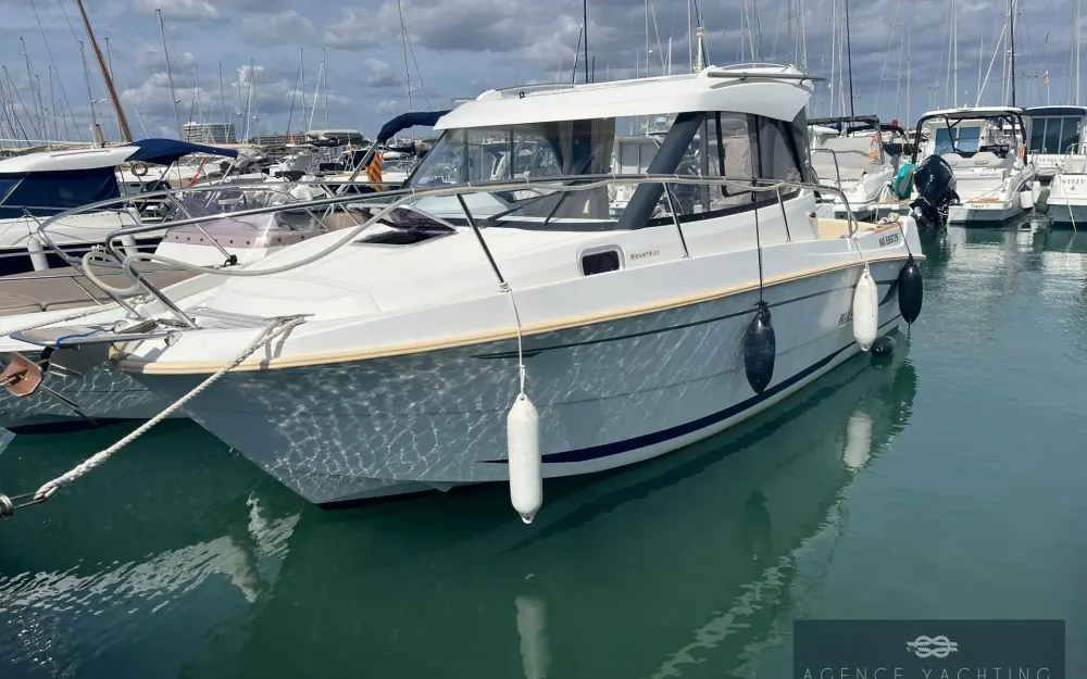 slider 1 Beneteau Antares 780 HB