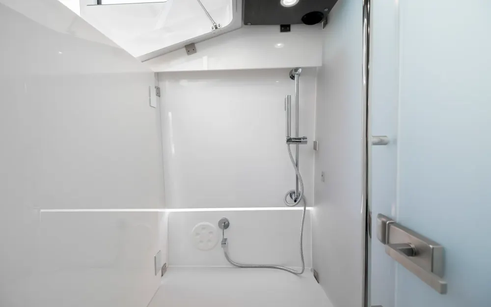 slider 10 Axopar  37 XC Cross Cabin