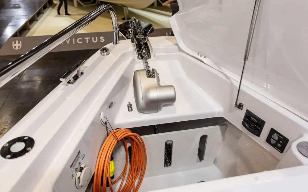 slider 12 Axopar  37 XC Cross Cabin