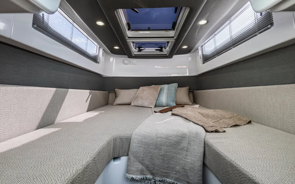 slider 16 Axopar  37 XC Cross Cabin