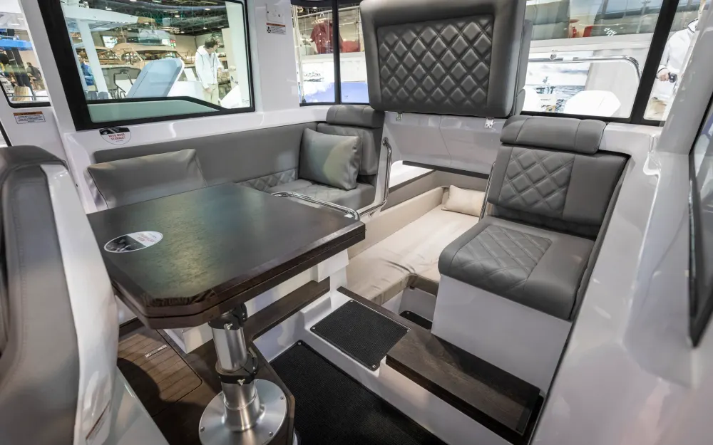 slider 15 Axopar  37 XC Cross Cabin
