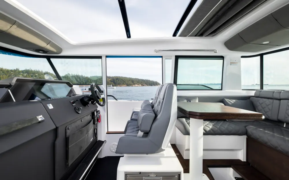 slider 5 Axopar  37 XC Cross Cabin