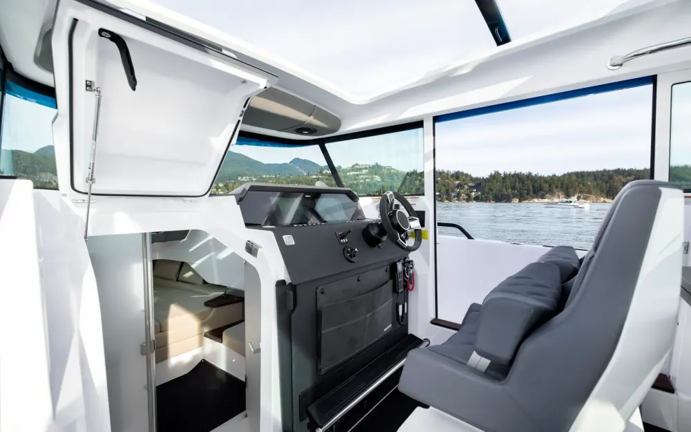slider 8 Axopar  37 XC Cross Cabin