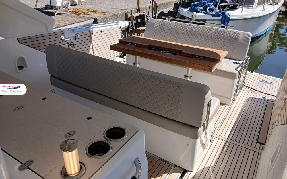 slider 4 Jeanneau DB 37