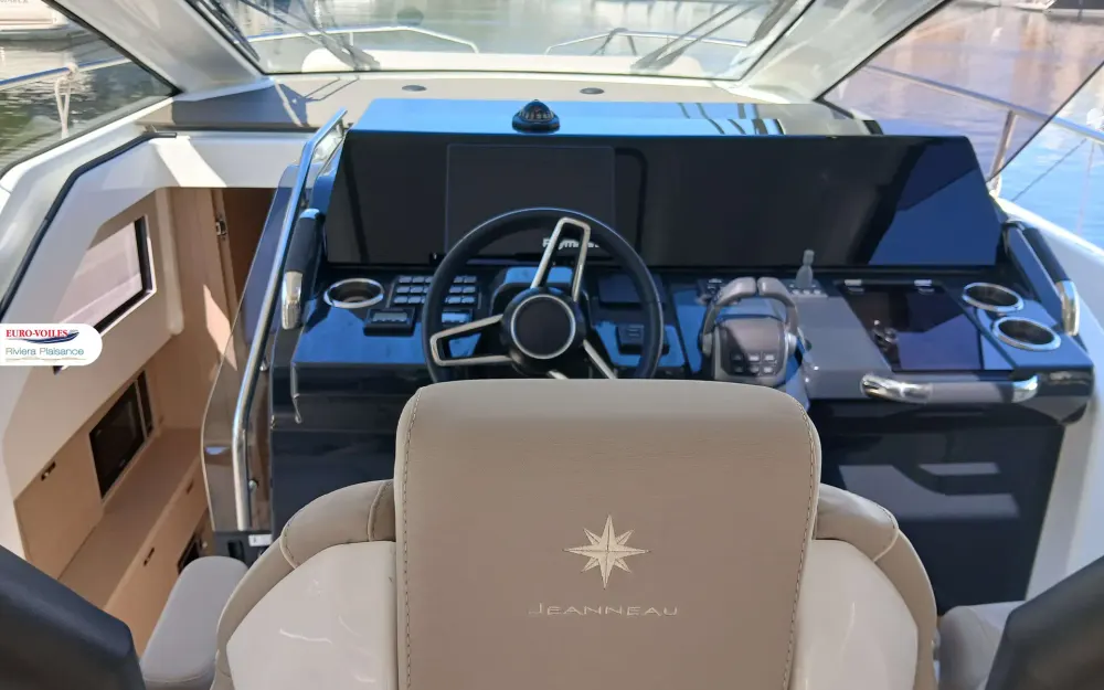slider 8 Jeanneau DB 37