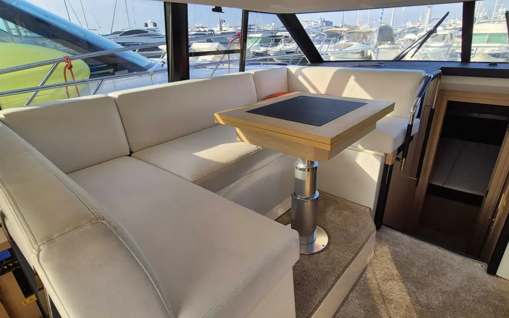 slider 9 Prestige Yachts Prestige 420 S