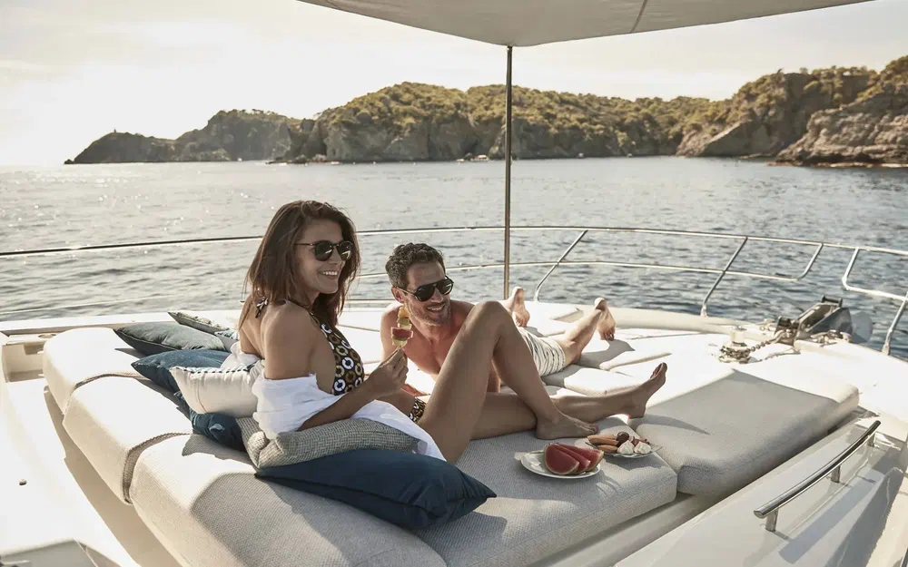 slider 2 Prestige Yachts 590 Fly