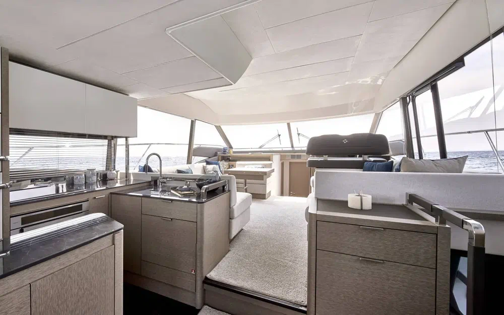slider 3 Prestige Yachts 590 Fly