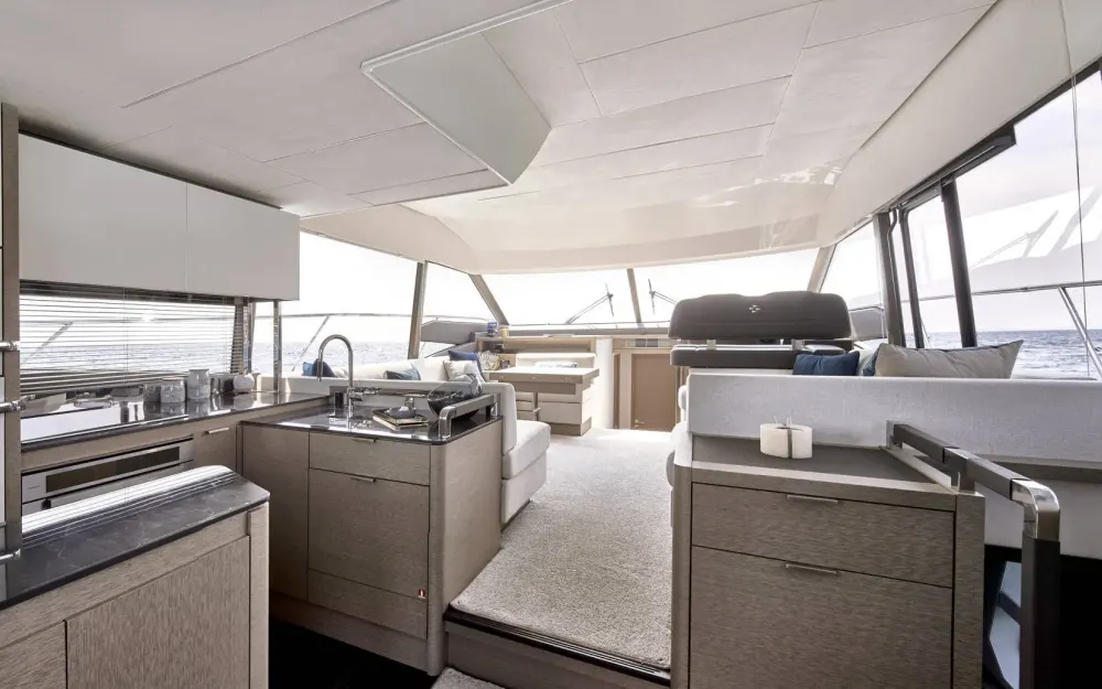 slider 3 Prestige Yachts Prestige 590 Fly