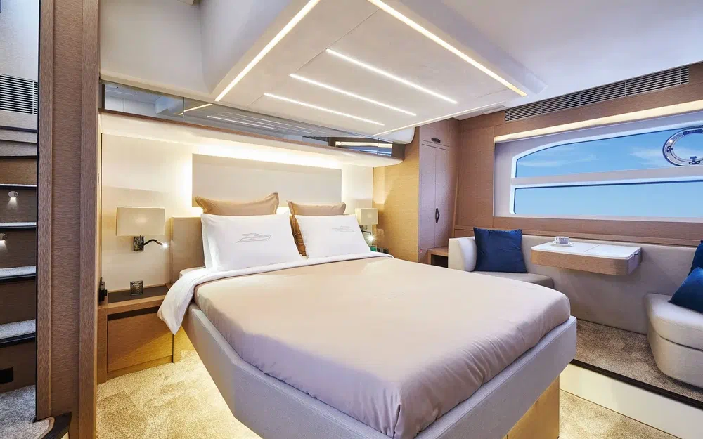 slider 6 Prestige Yachts 590 Fly