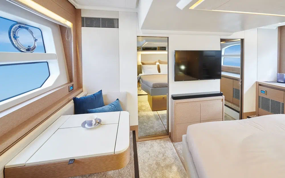 slider 7 Prestige Yachts 590 Fly