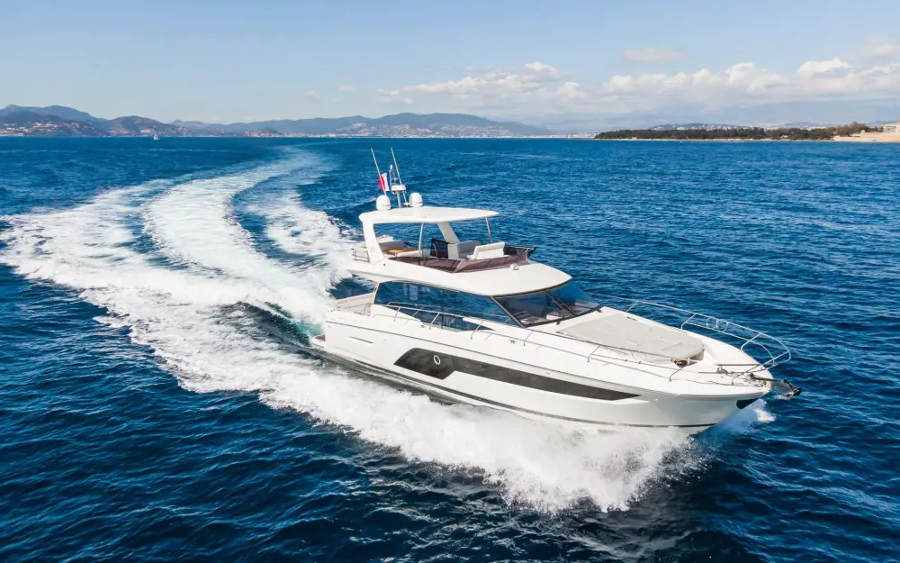 slider 8 Prestige Yachts Prestige 590 Fly