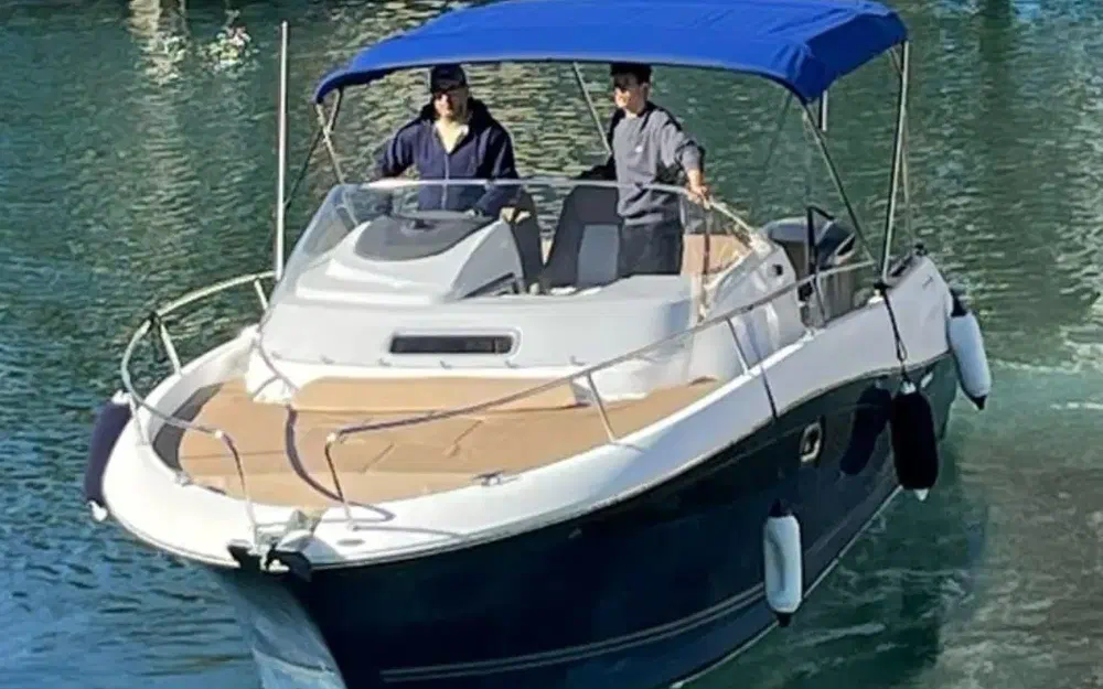 slider 2 Beneteau Cap Camarat 8.5 WA