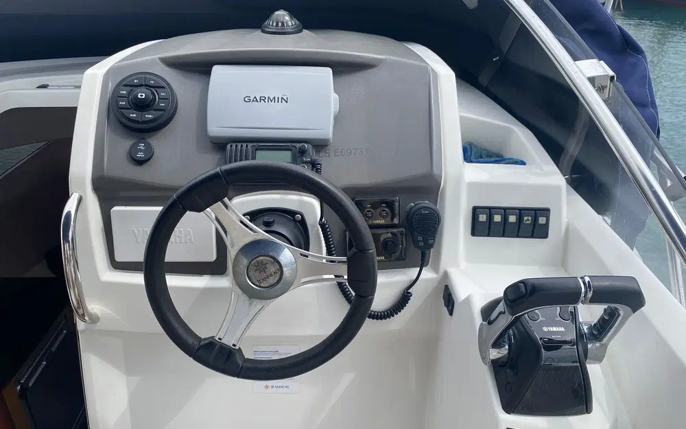 slider 5 Beneteau Cap Camarat 8.5 WA