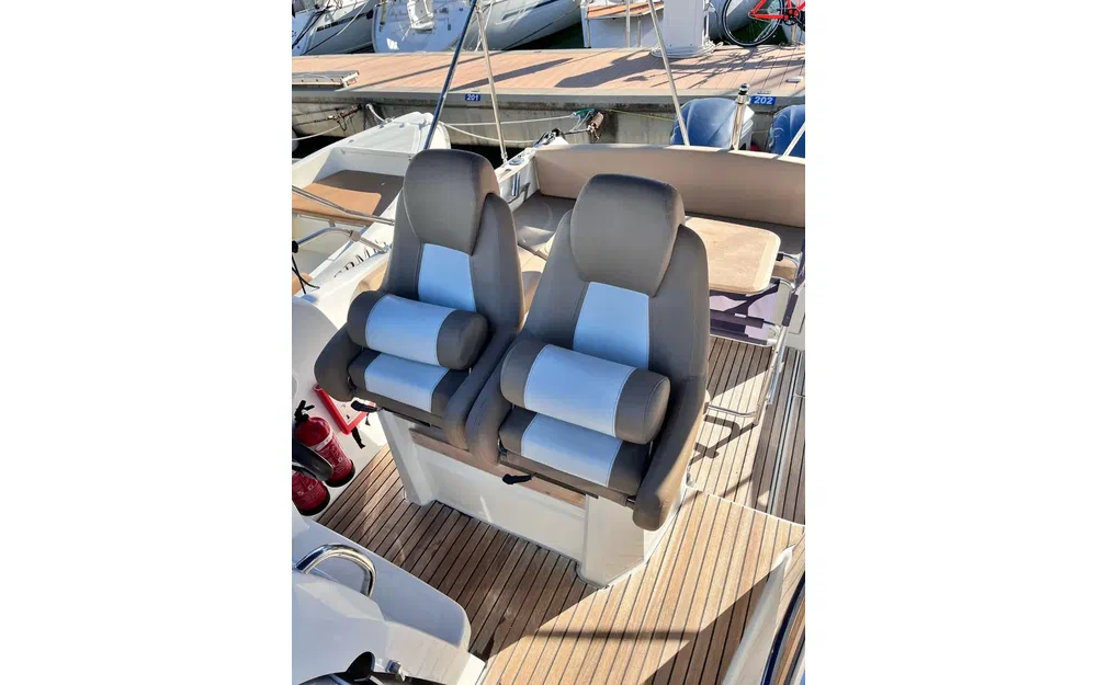 slider 8 Beneteau Cap Camarat 8.5 WA