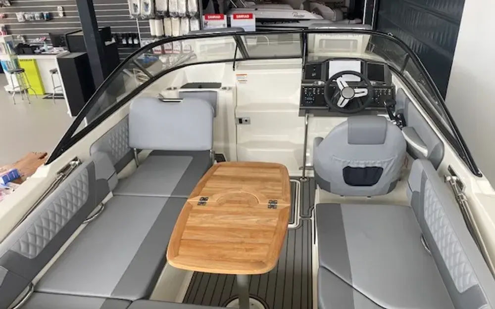 slider 9 Bayliner VR6 Cuddy