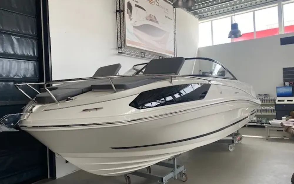 slider 0 Bayliner VR6 Cuddy