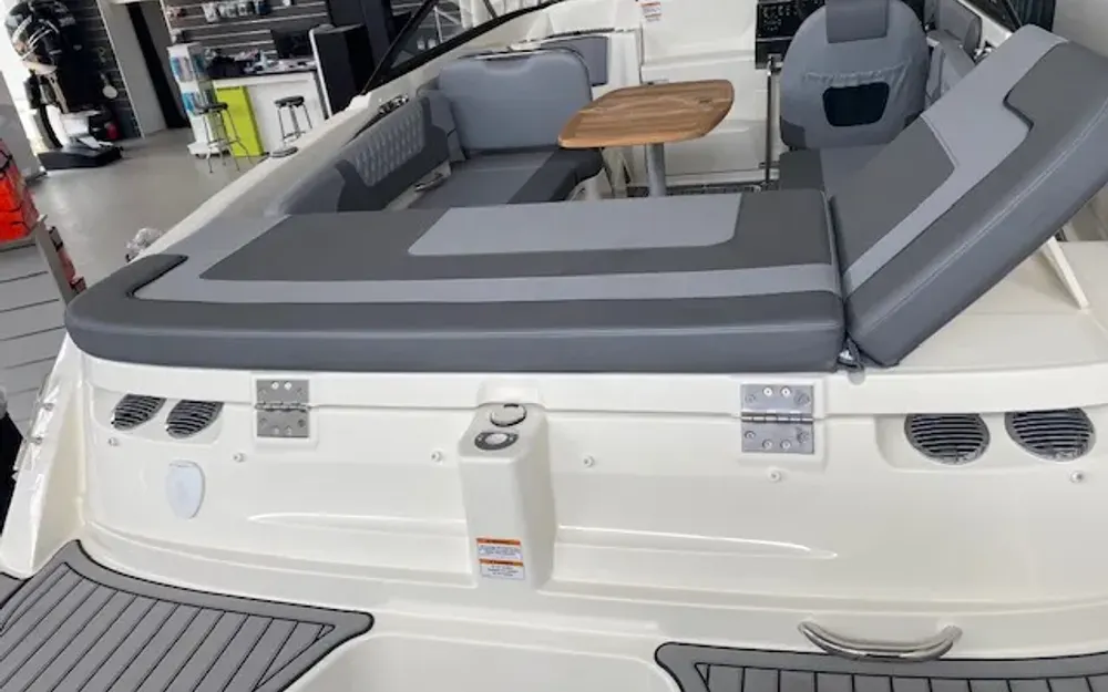 slider 1 Bayliner VR6 Cuddy
