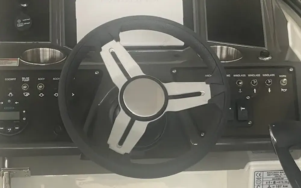 slider 2 Bayliner VR6 Cuddy