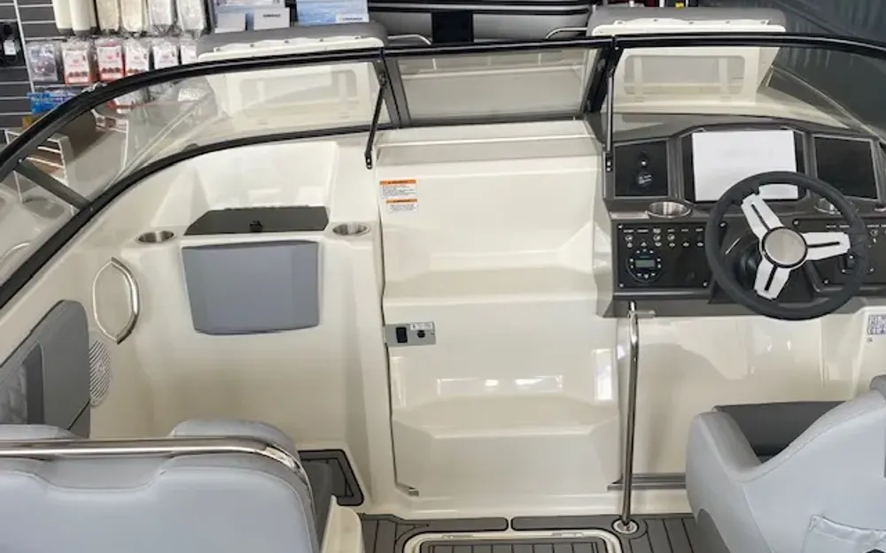 slider 3 Bayliner VR6 Cuddy