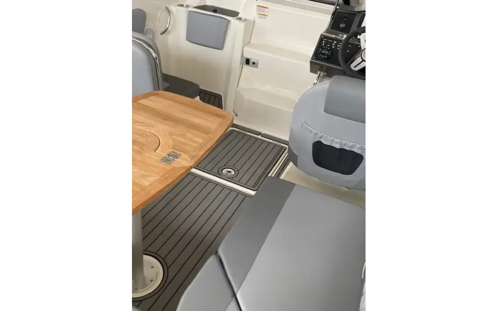 slider 4 Bayliner VR6 Cuddy