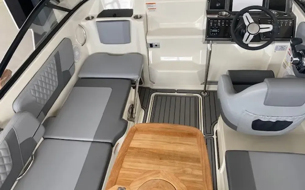 slider 8 Bayliner VR6 Cuddy